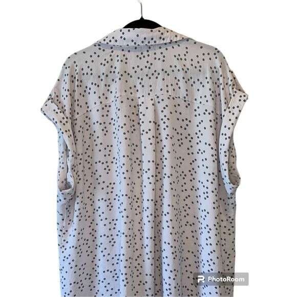 Olivia & Martin Pullover Blouse Split Neckline Button On Front And Decorative Bu - Picture 2 of 4